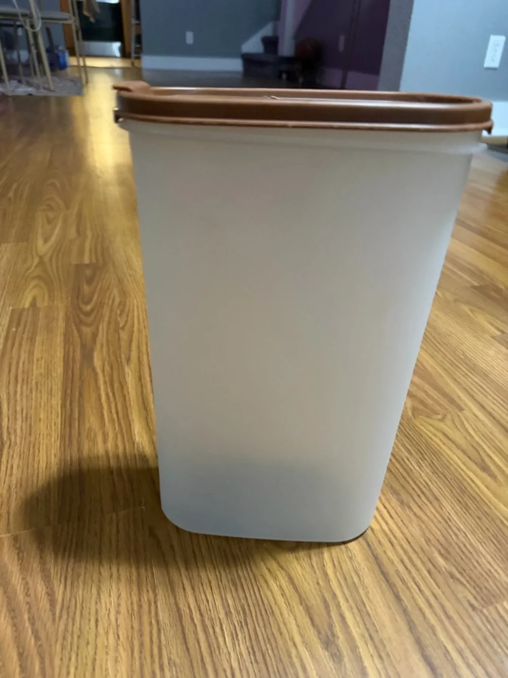 VTG Tupperware Modular Mates Oval 5 container with a brown seal lid.